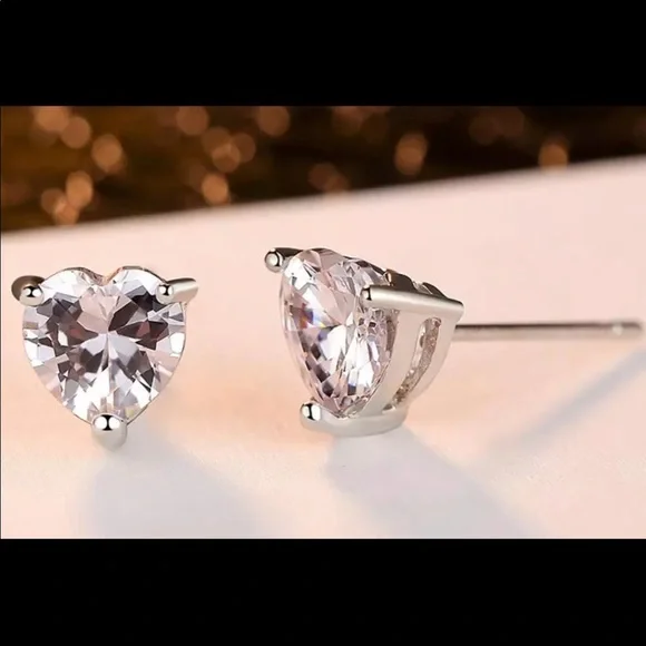 New Women’s 925 Silver Hearts Stud Earrings - Picture 3 of 3
